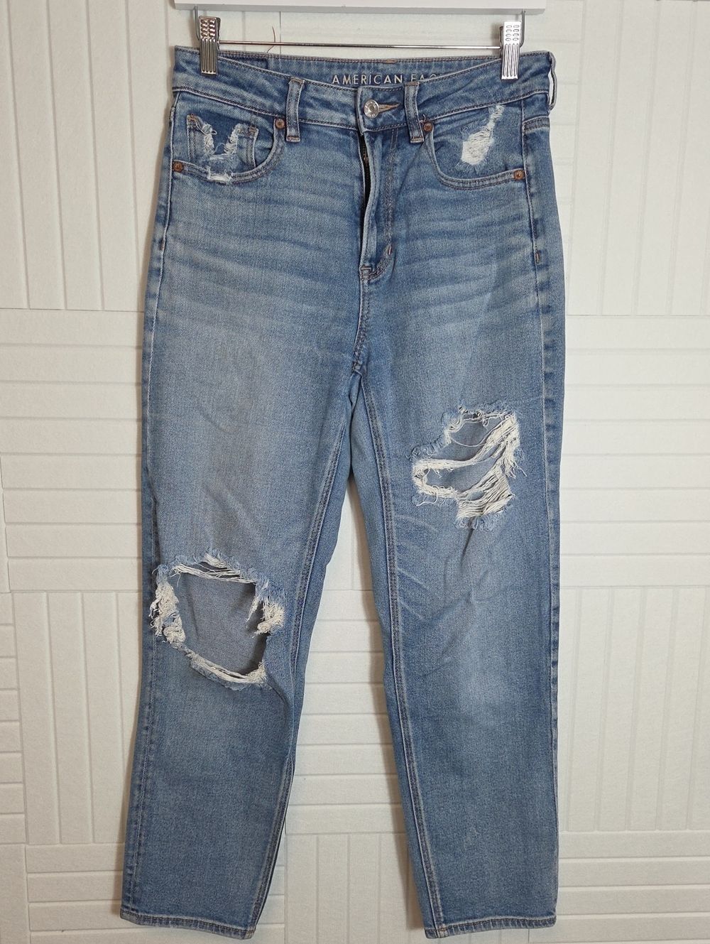 American Eagle Distressed Straight Leg Jeans Size 4